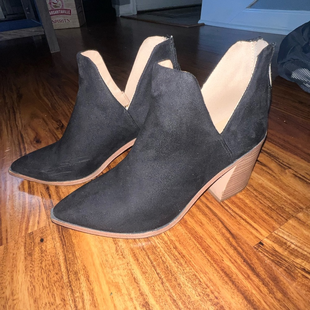 Amazon Essentials Black Ankle Booties